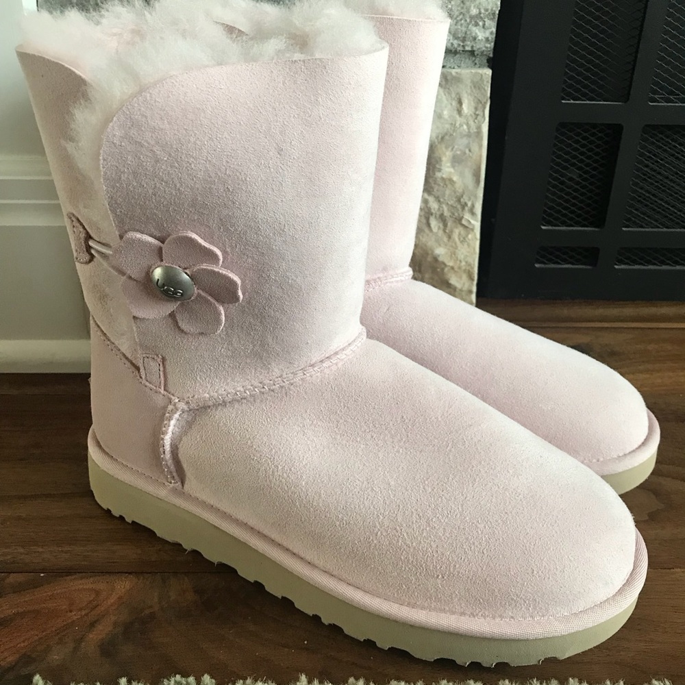UGG Bailey Button Poppy - Picture 2 of 8